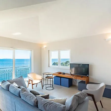 Vakantiehuis 5 Bedroom Lovely In *