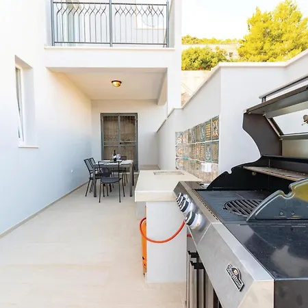 5 Bedroom Lovely In Vakantiehuis *