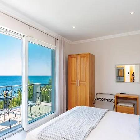 Vakantiehuis 5 Bedroom Lovely In *