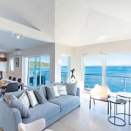 Vakantiehuis 5 Bedroom Lovely In