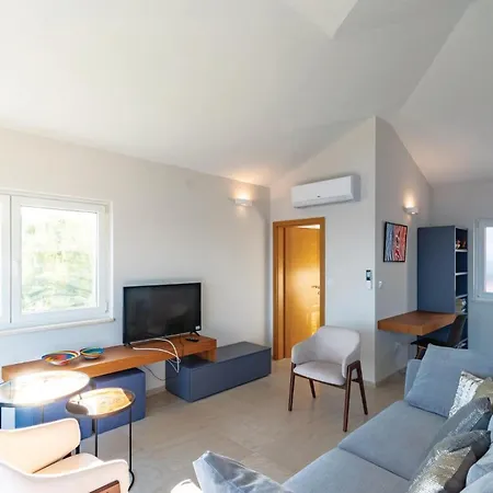 5 Bedroom Lovely In *