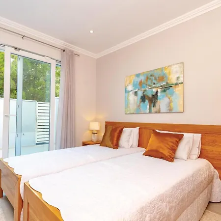 Vakantiehuis 5 Bedroom Lovely In *