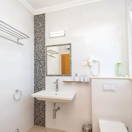 5 Bedroom Lovely In Vakantiehuis *