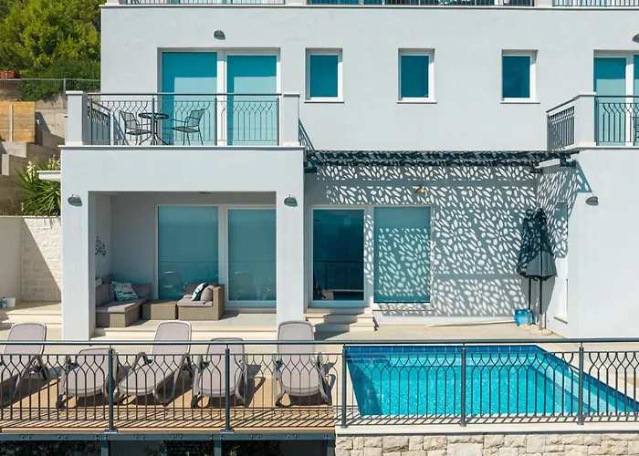 5 Bedroom Lovely In