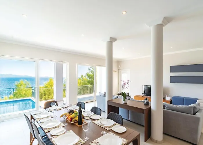 Casa vacanze 5 Bedroom Lovely In Smokvica (Korcula)
