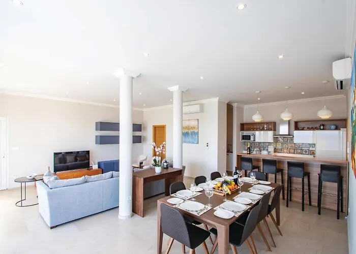 5 Bedroom Lovely In Casa vacanze
