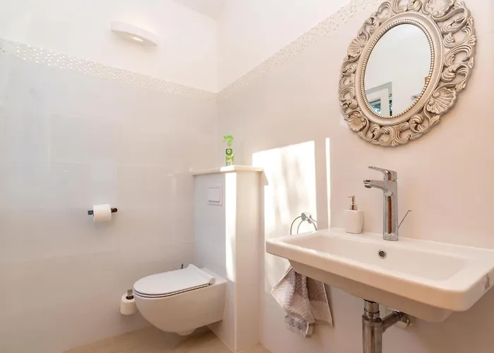 5 Bedroom Lovely In *