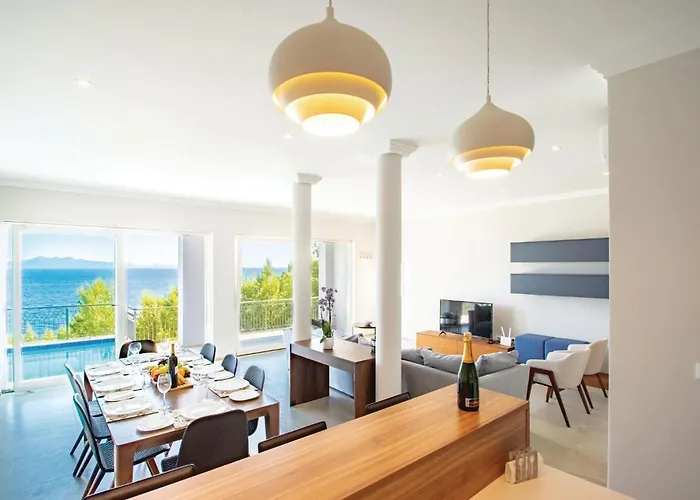 5 Bedroom Lovely In