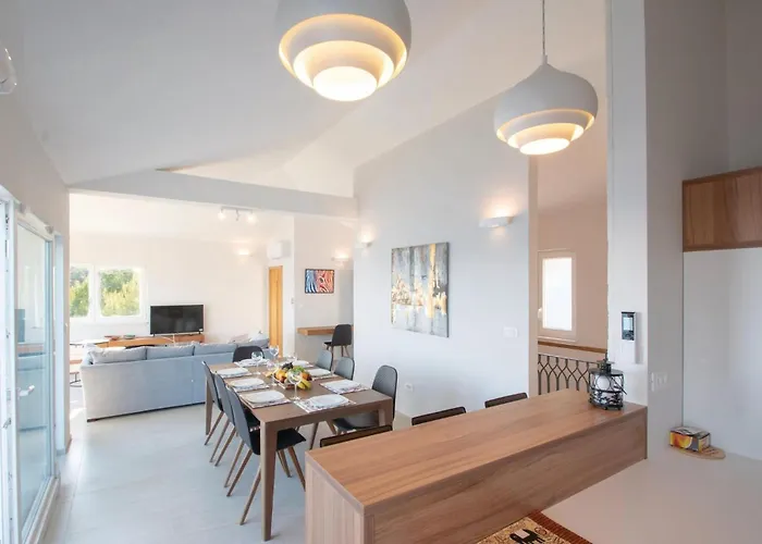 5 Bedroom Lovely In