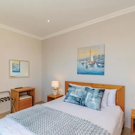 5 Bedroom Lovely In 度假居