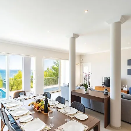 度假居 5 Bedroom Lovely In Smokvica (Korcula)