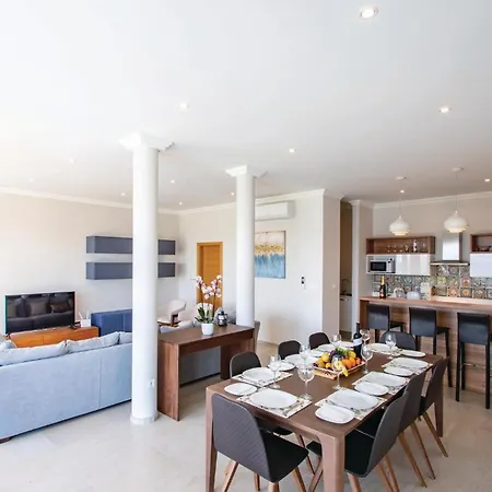 5 Bedroom Lovely In 度假居