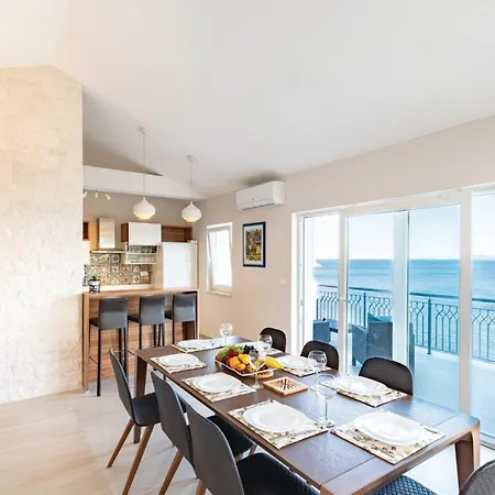 度假居 5 Bedroom Lovely In *