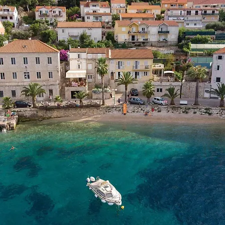 Holiday home 5 Bedroom Lovely In Smokvica (Korcula)