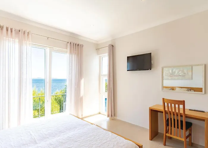 5 Bedroom Lovely In * Smokvica (Korcula)