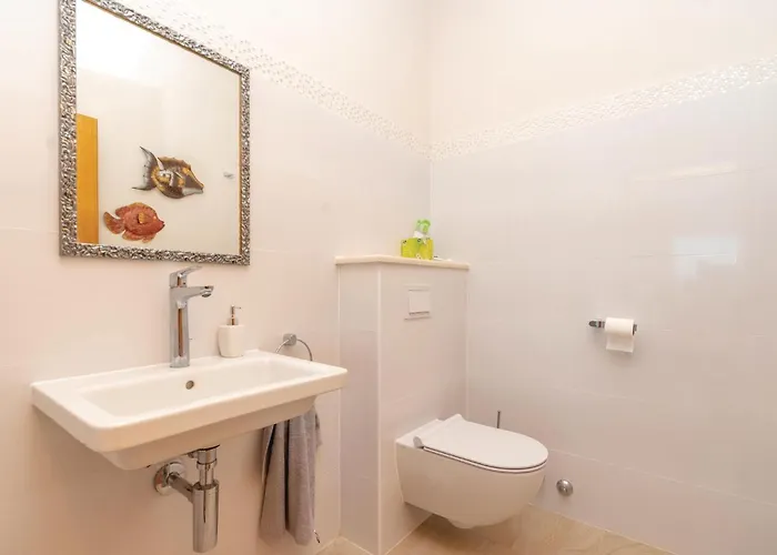 5 Bedroom Lovely In *