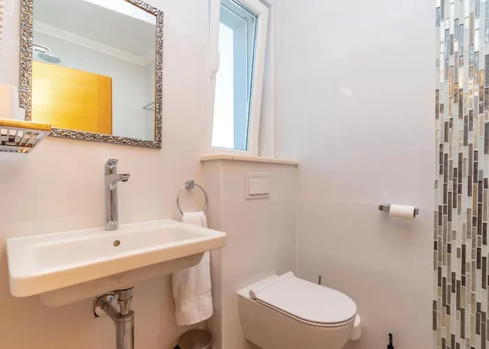 5 Bedroom Lovely In * Smokvica (Korcula)