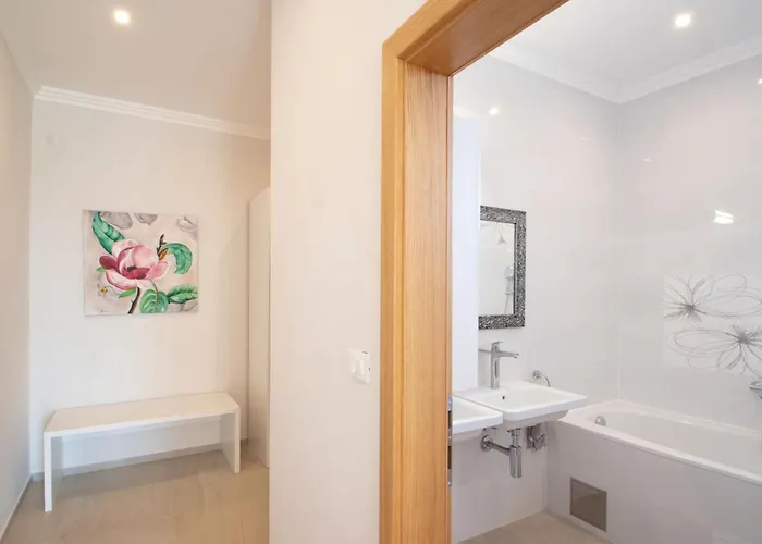 5 Bedroom Lovely In * Smokvica (Korcula)